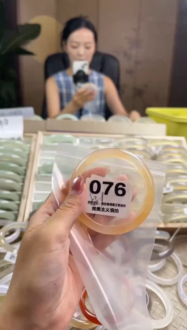 玛瑙/玉髓手镯未镶嵌076