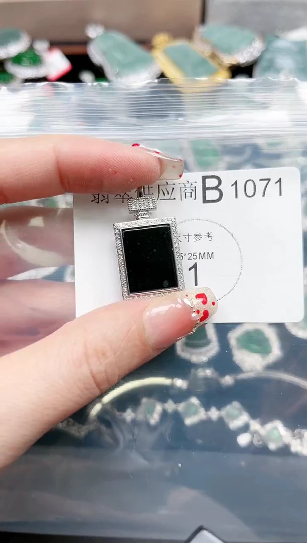 【闪购商品】翡翠颈饰未镶嵌1071赠皮绳