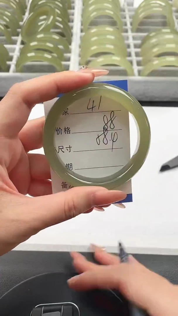 未镶嵌手镯石英质玉湖水绿