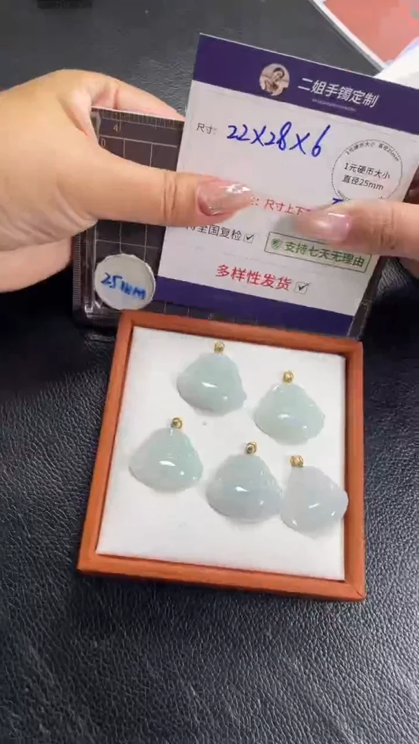 18K金镶嵌挂件翡翠冰幻彩佛公多样性发其一CP24配绳