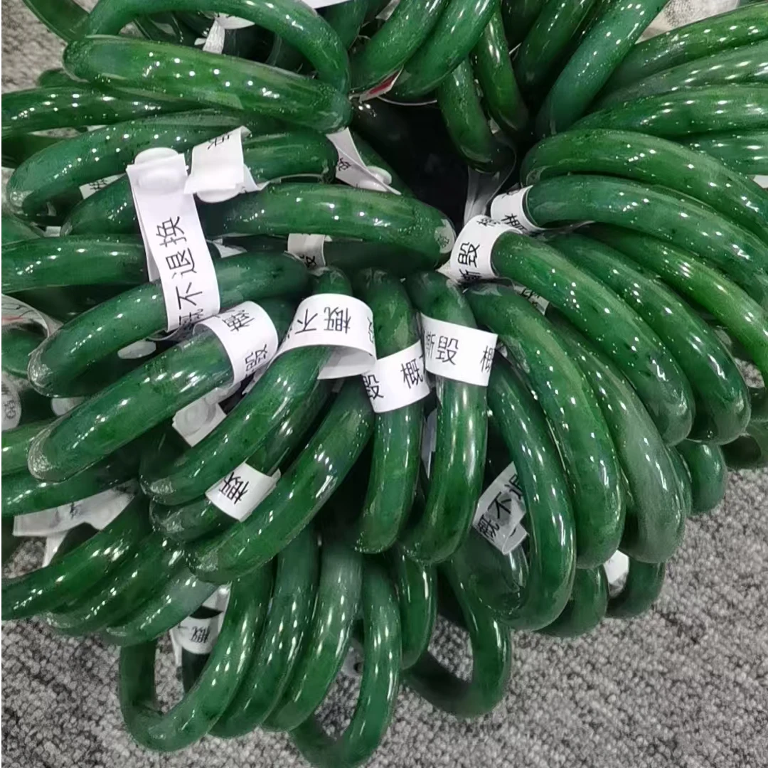 碧玉宽条手镯 多样性发一个