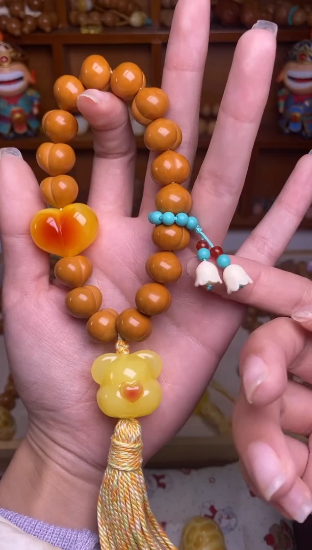 把件猴头核桃玻璃底柯基屁桃＋爱心熊头铃兰卡环黄流苏手持
