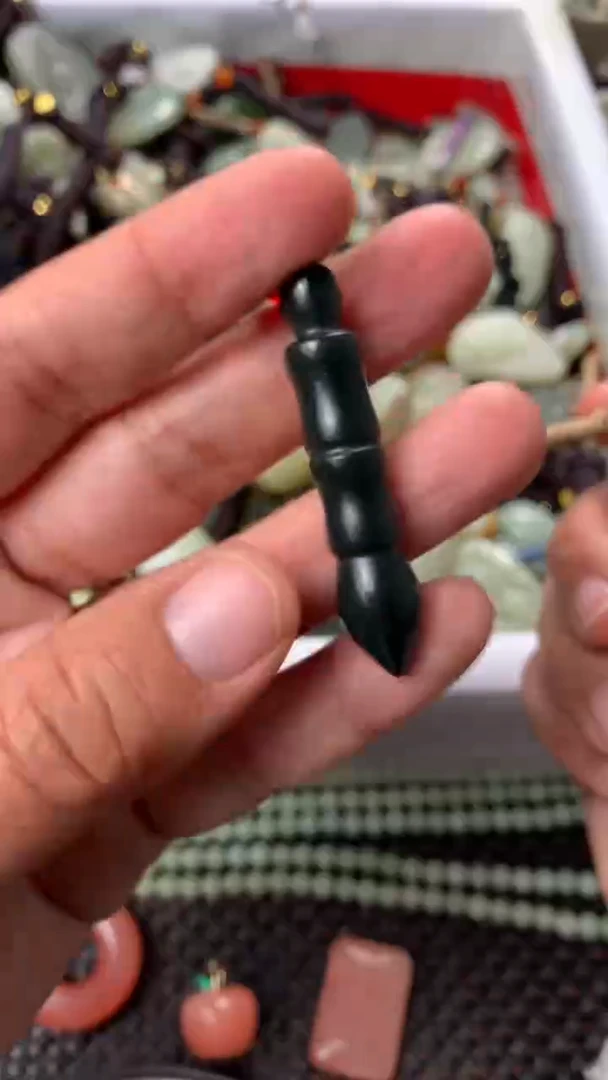 【闪购商品】和田玉颈饰未镶嵌多样性发货没有证书.拍一发一，有瑕