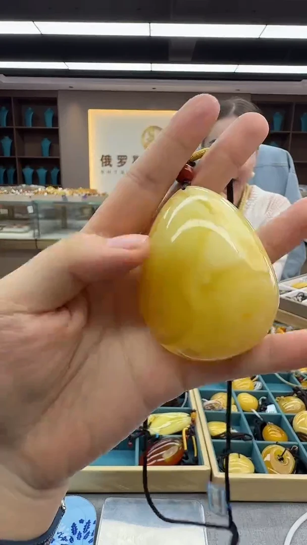 琥珀颈饰未镶嵌191秒拍号 假一罚三 1