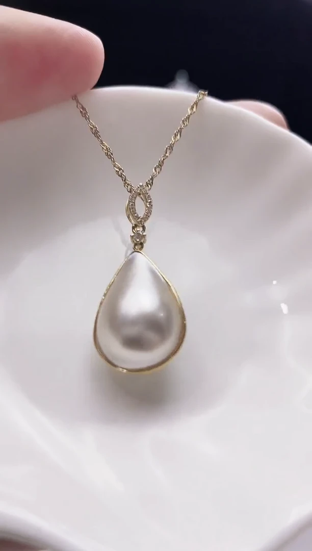 18K金镶嵌颈饰拼合珍珠（马贝珠）海水马贝吊坠