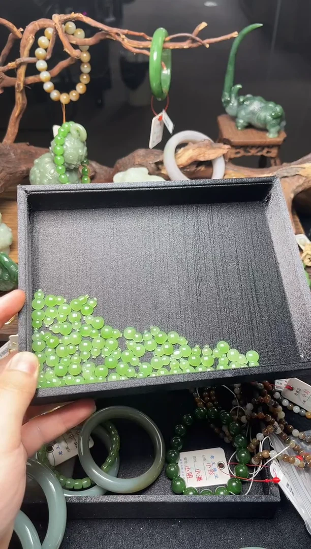 和田玉未镶嵌珠宝半成品乌兰海苹果绿葫芦多样性发一