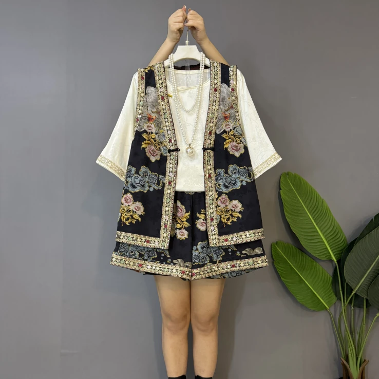 新款大码女装时尚洋气民族风复古马甲短裤套装