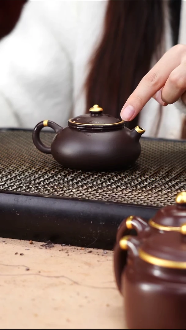 茶壶紫砂四号井茄皮紫泥描金寒江130cc