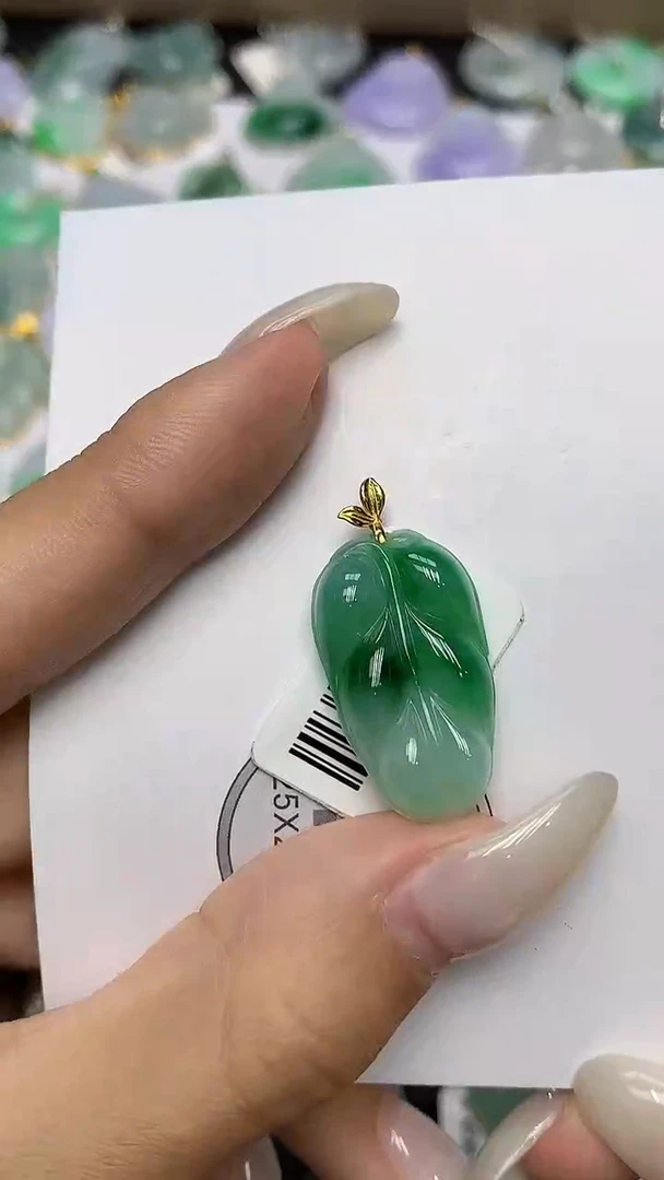 颈饰18K金镶嵌翡翠1