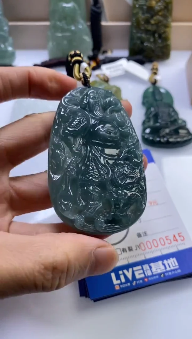 颈饰未镶嵌翡翠