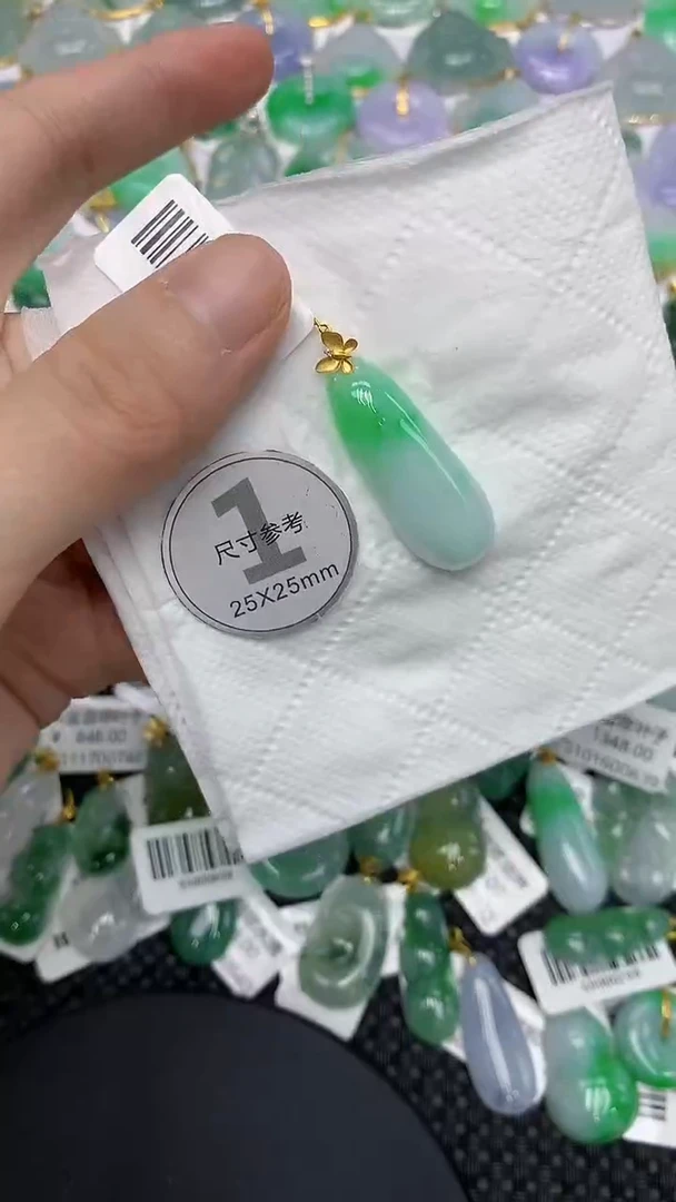 颈饰18K金镶嵌翡翠111111111