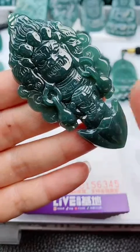 翡翠未镶嵌颈饰