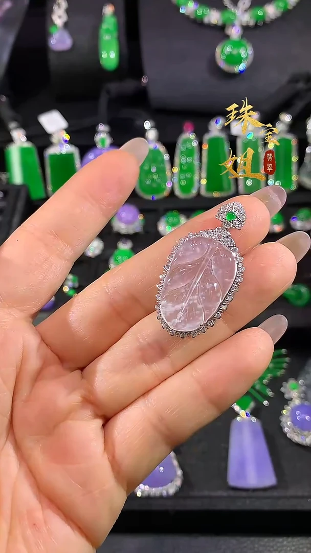 18K金镶嵌翡翠耳饰吊坠