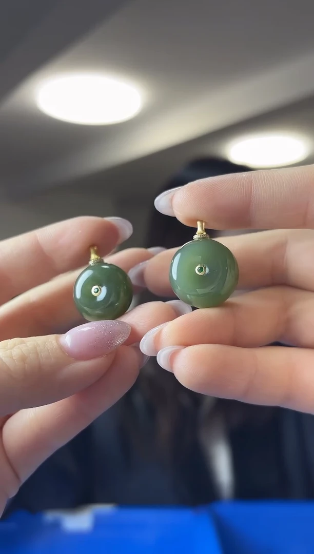 颈饰18K金镶嵌和田玉（多样性发一件）