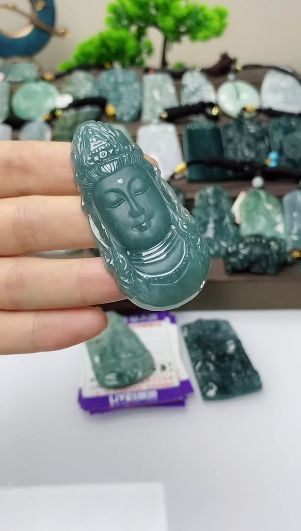 翡翠未镶嵌颈饰