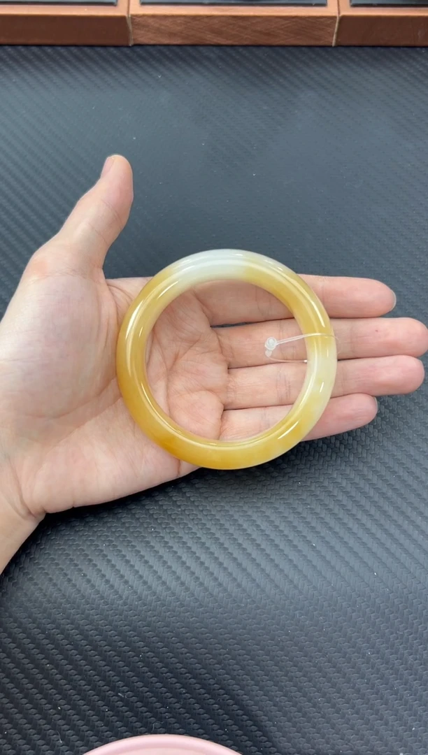 【闪购商品】和田玉手镯未镶嵌且末金山微色差56+手镯L