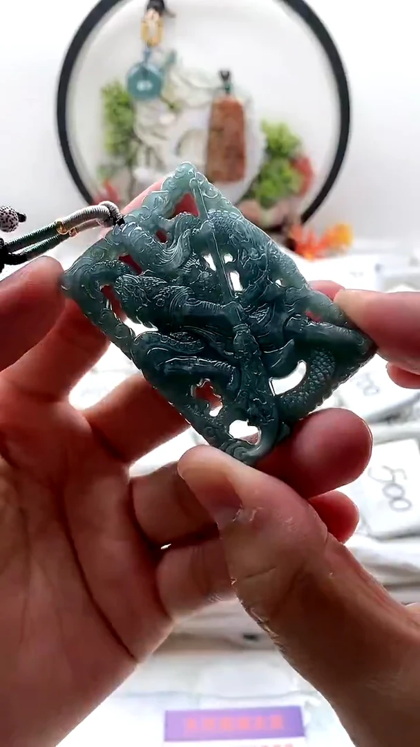 颈饰未镶嵌翡翠关公