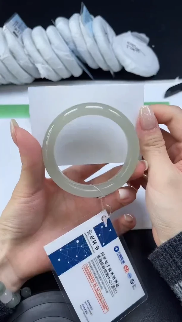 未镶嵌手镯石英质玉020-5354