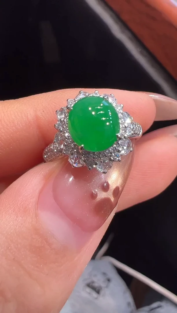 18K金镶嵌戒指翡翠戒指