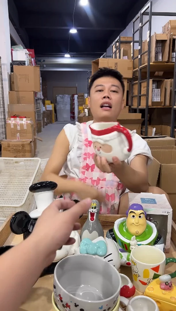 瓷片Q版圣诞老人量壶