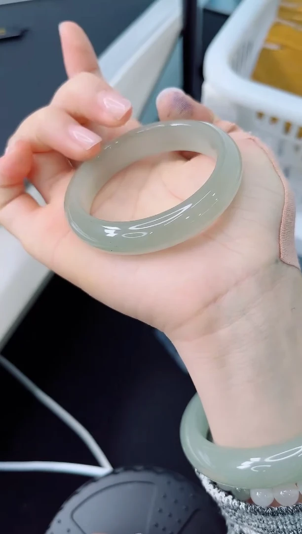 石英质玉手镯未镶嵌130-51