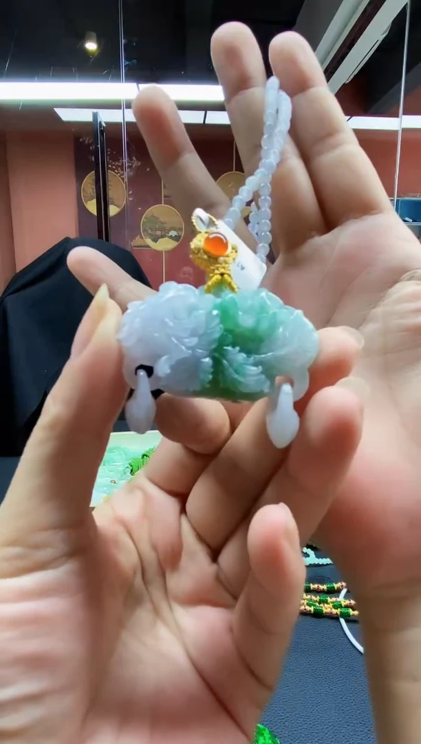 颈饰未镶嵌翡翠吊坠