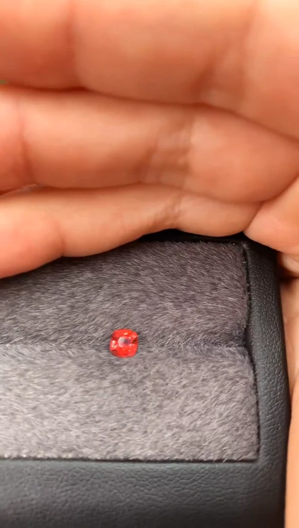 未镶嵌裸石定制尖晶石春*枕型 三文鱼色调 0.48ct