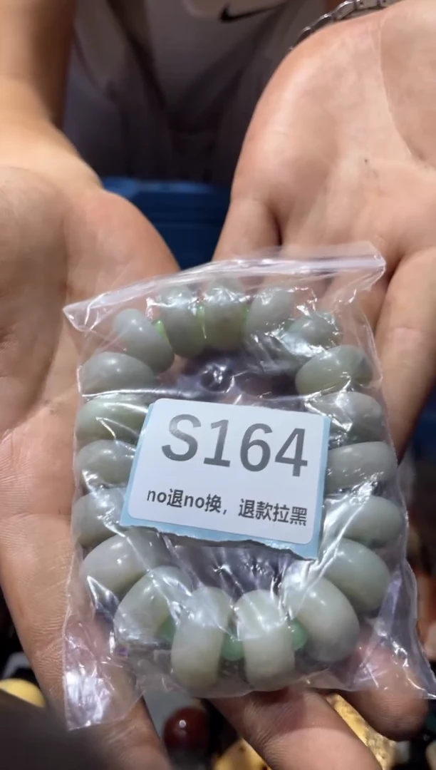 瓷片董*卿东轩直播链接火爆火爆