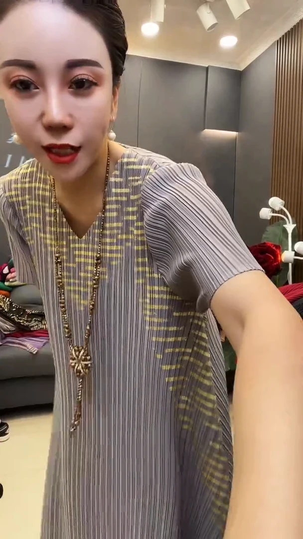 聚酯纤维（涤纶）灰色 烫金裙