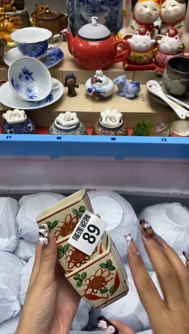瓷片往***生隆莲瓷器欢迎大家
