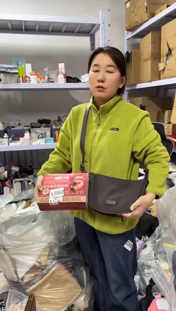 PVC点点小红心 没关注的关注一下主播  奶咖发两盒