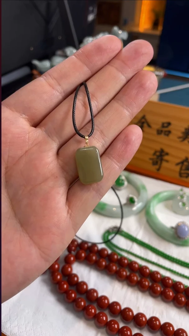 颈饰18K金镶嵌和田玉5082号