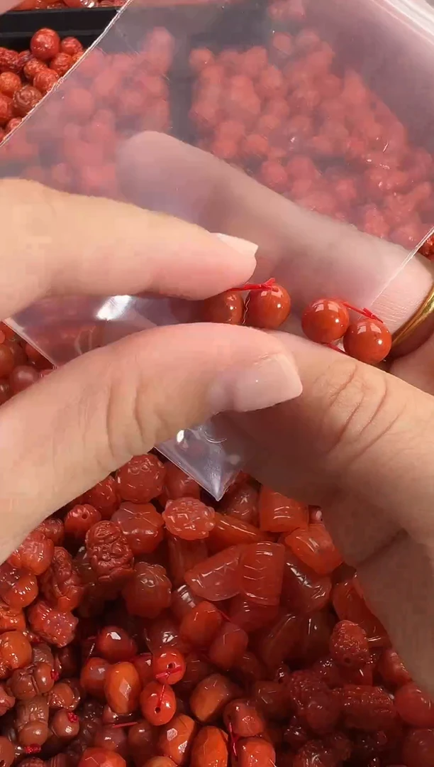 颈饰未镶嵌南红玛瑙1