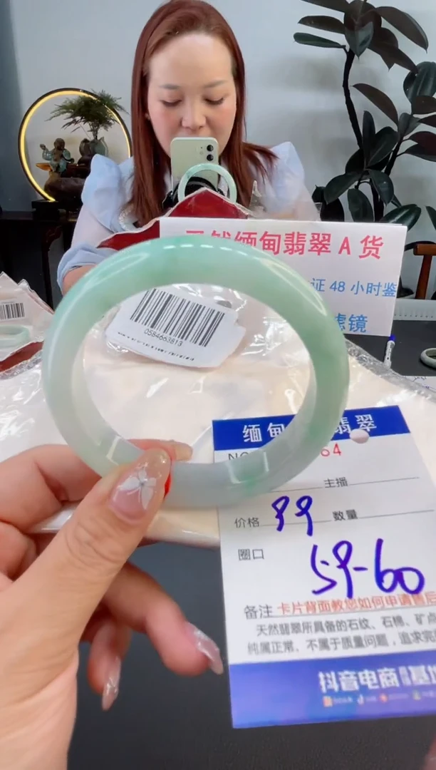 未镶嵌手镯翡翠知**?99