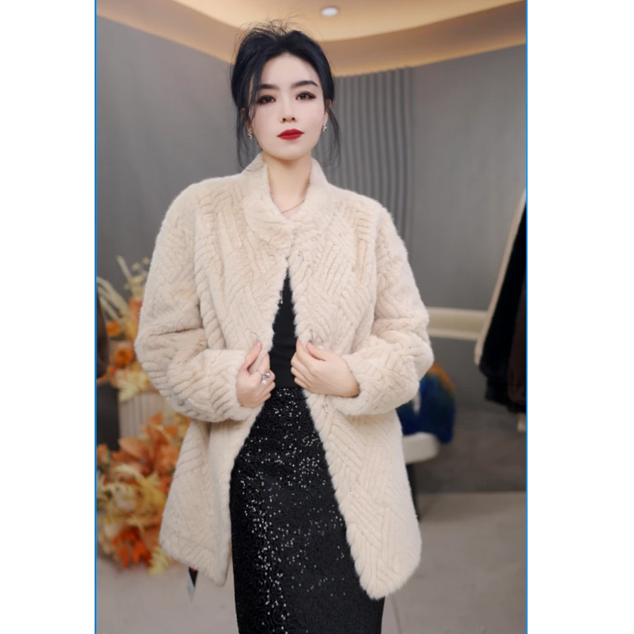 蓝伊奴【2025春季显瘦新款女贵气时尚短款女装百搭休闲轻奢828