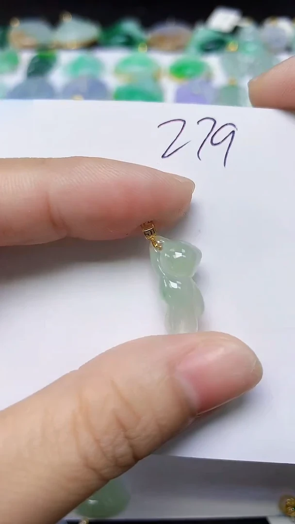 翡翠未镶嵌颈饰 天然缅甸翡翠A货