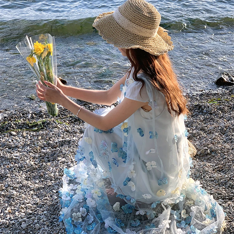 罐头士多所夏季新款度假风仙气重工裙子立体花朵吊带连衣裙两件套