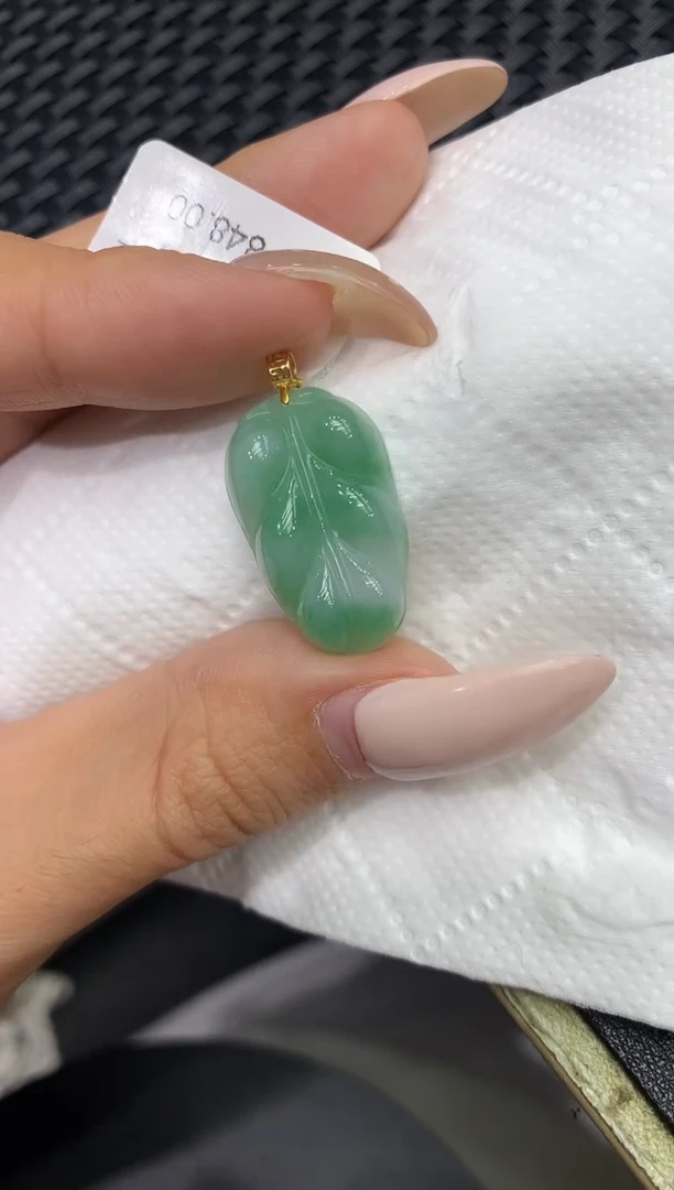 颈饰18K金镶嵌翡翠111111111111