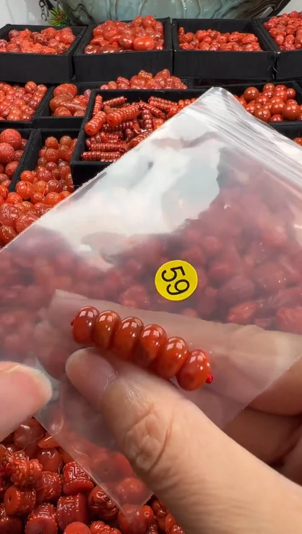 颈饰未镶嵌南红玛瑙1