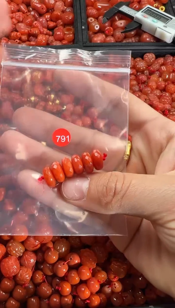 【闪购商品】南红玛瑙颈饰未镶嵌1