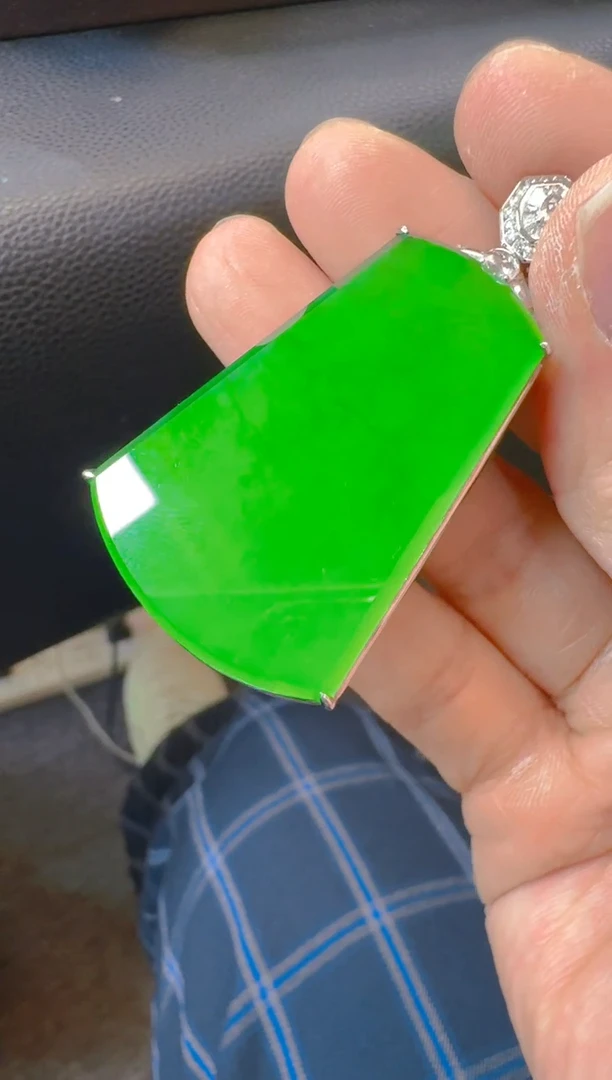 吊坠(赠链)18K金镶嵌翡翠天然A货翡翠