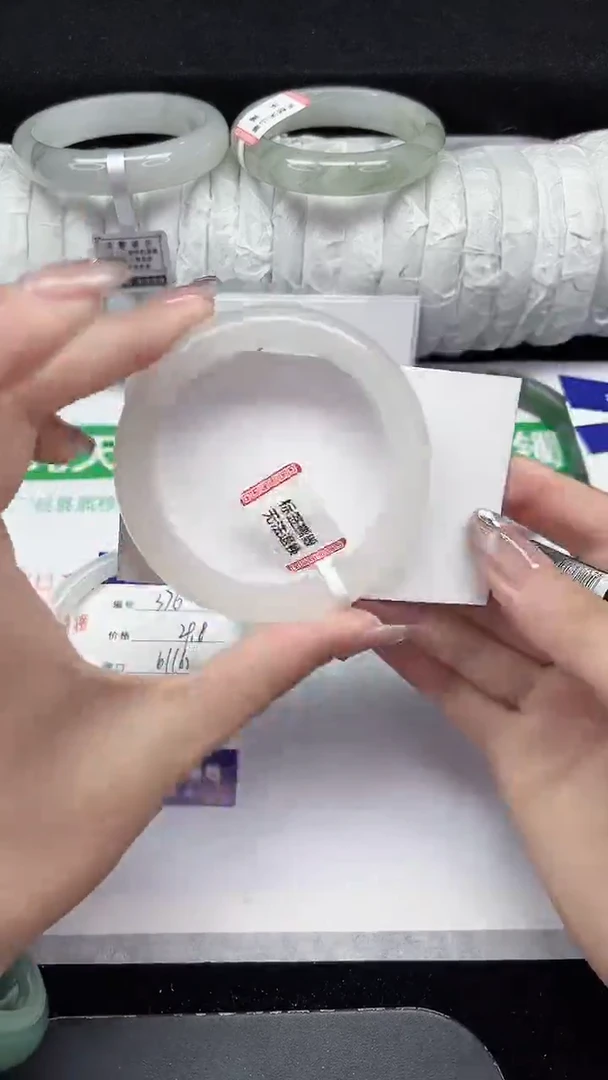 未镶嵌手镯石英质玉377-51/52