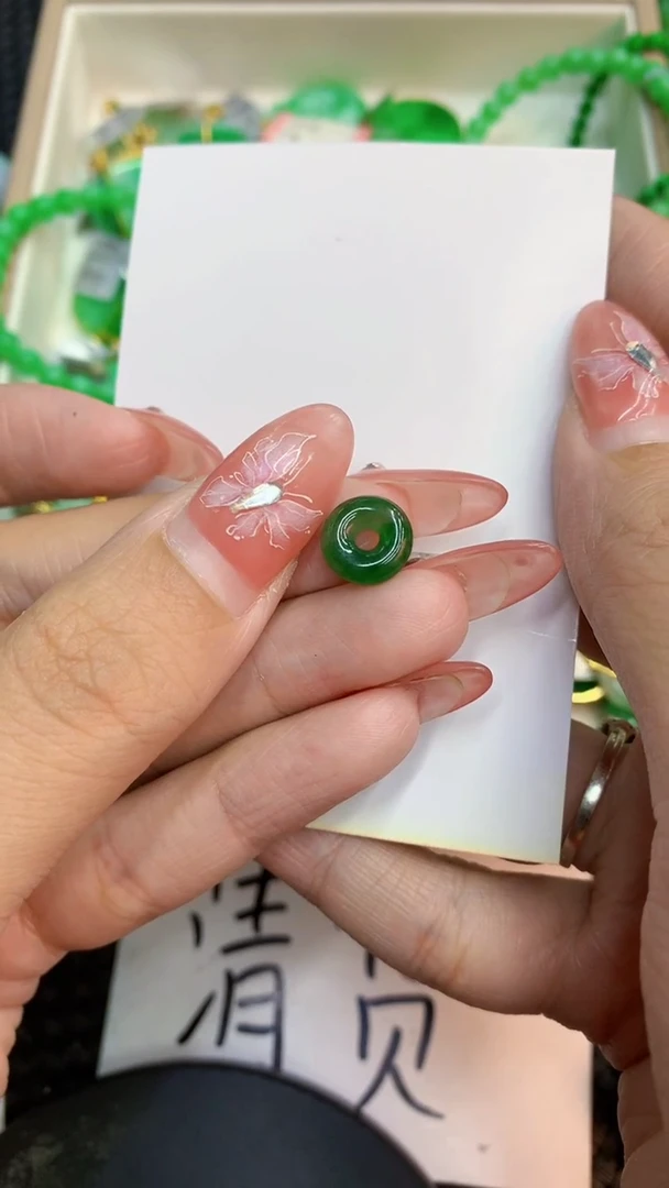 颈饰未镶嵌翡翠1