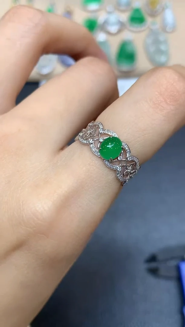 18K金镶嵌戒指翡翠蛋面【无服务费