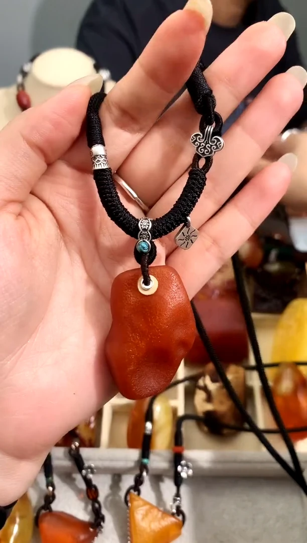 未镶嵌琥珀裸石似玉