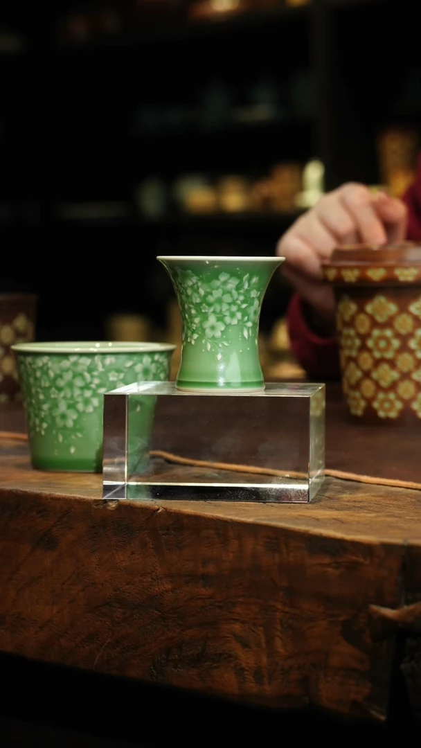 【闪购商品】瓷片李斌 梅子青 繁花束腰杯