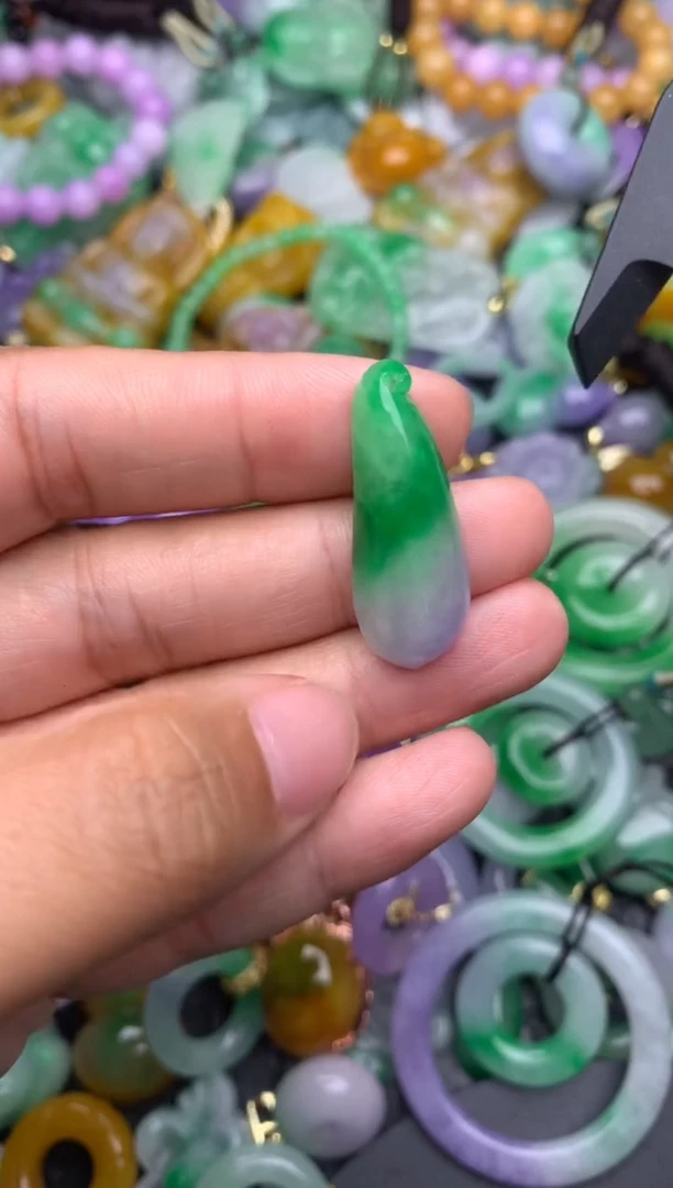 颈饰未镶嵌翡翠天然缅甸翡翠吊坠