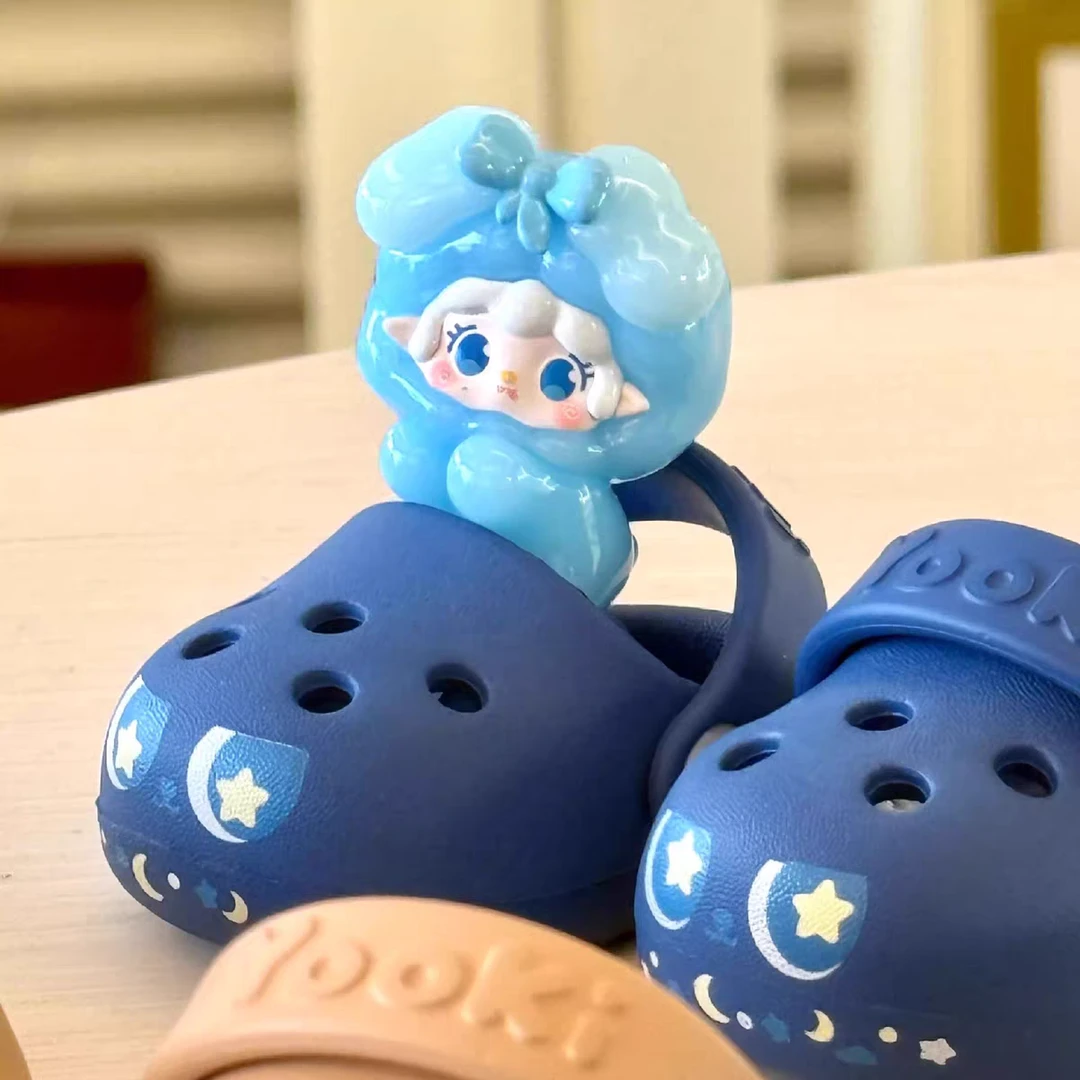 美羊羊家洞洞鞋萌粒毛绒盲盒生日礼物
