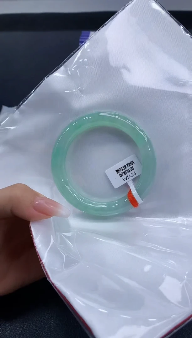 未镶嵌手镯翡翠?1