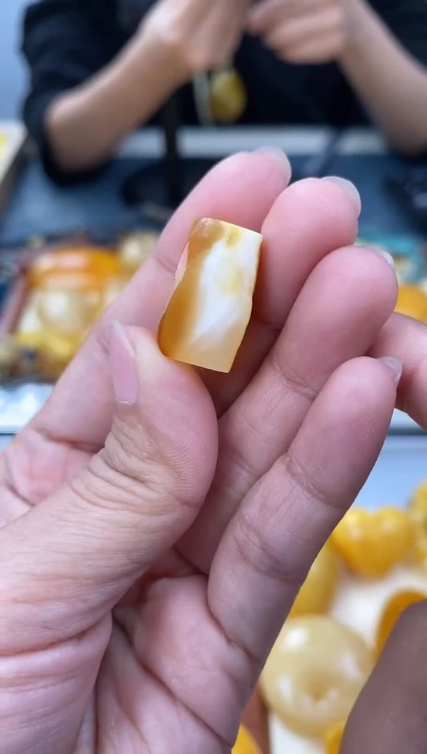 【闪购商品】琥珀裸石未镶嵌天然琥珀蜜蜡吊坠